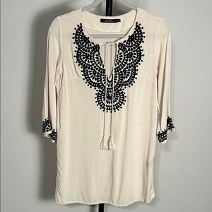 EUC Arc & Co Cream Blouse with Black Embroidery Tunic Small